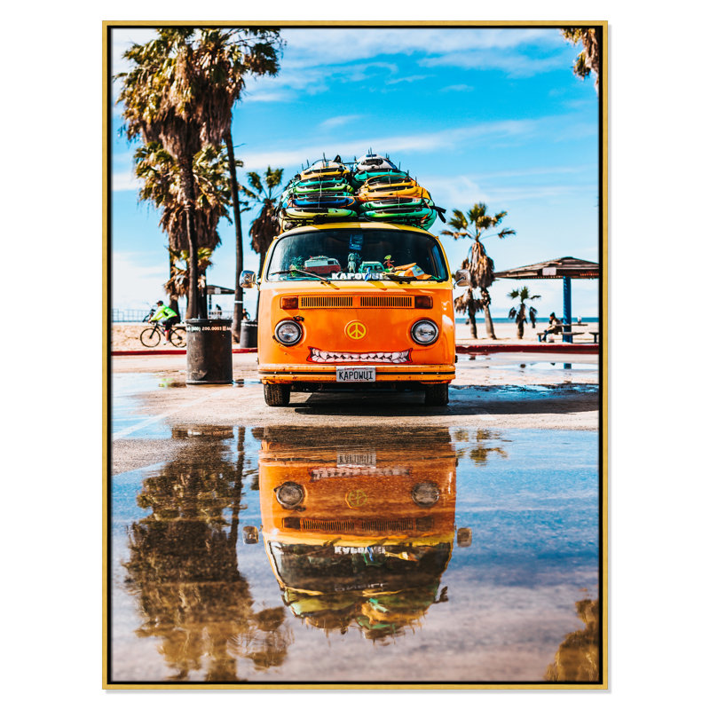 «Coastal Cruiser» par Tyler Nix, H 49,5 po x l 37,5 po x P 2 po, Cadre flottant doré, Pas de tapis