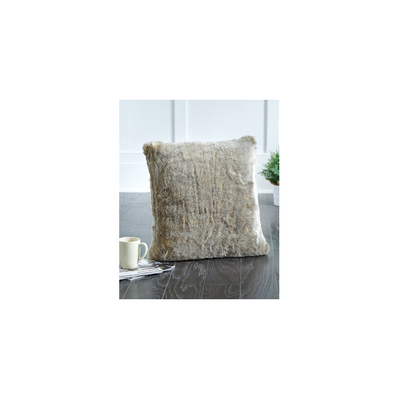 Witte Faux Fur Throw Pillow