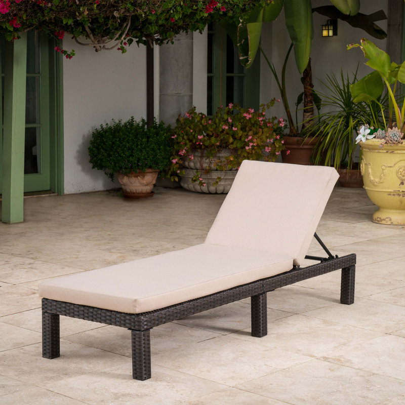 Chaise longue, structure brun foncé avec coussin beige