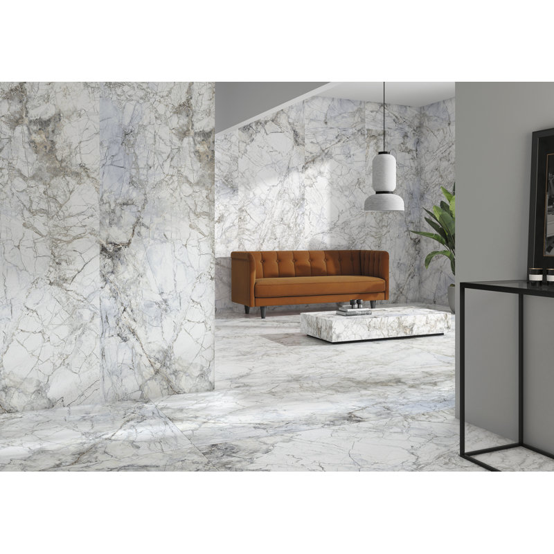 Carreau de sol en porcelaine aspect marbre pluvieux blanc 24 po x 48 po