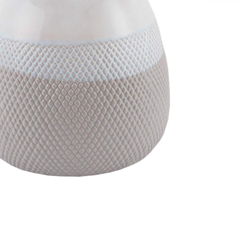 Lampe de table Driggs en céramique texturée, facile à intégrer dans votre espace existant et pour mettre en valeur n'importe quel salon