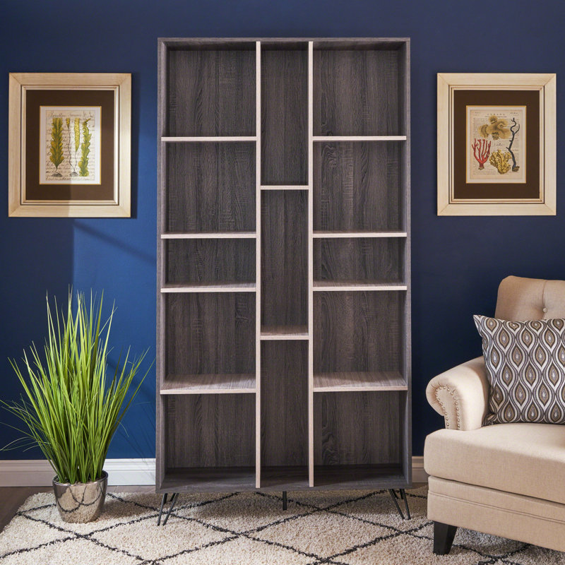 Armoire avec tablettes ouvertes