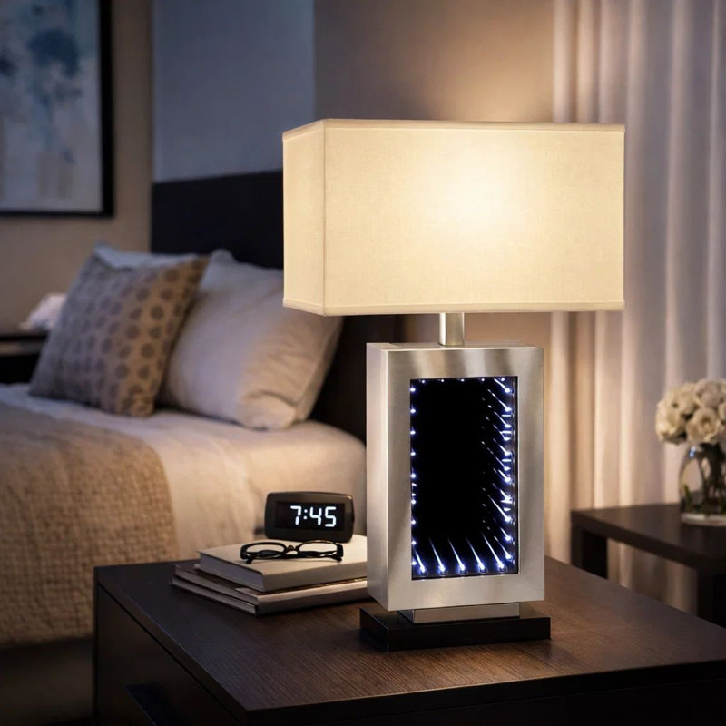 Lampe de table en bois 27 po avec veilleuse à DEL Infinity Coopers