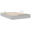 Bed-167955689-167955688