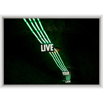 «Live Your Look» par Mat Sanders - Cadre photo art textuel sur papier