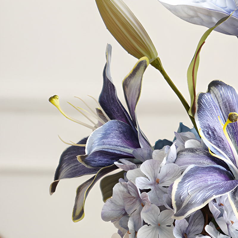 Ornements de fleurs simulées