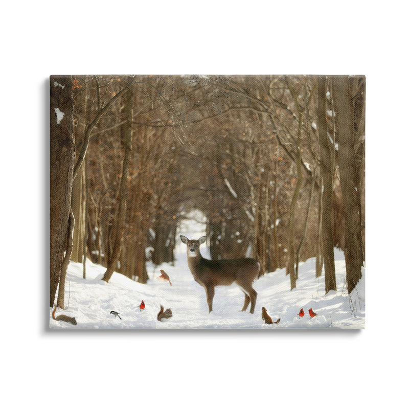 «Wild Forest Animals Rassembled parmi Snowy Trees» par Carrie Ann Grippo-Pike - photographie sur toile tendue, Toile tendue
