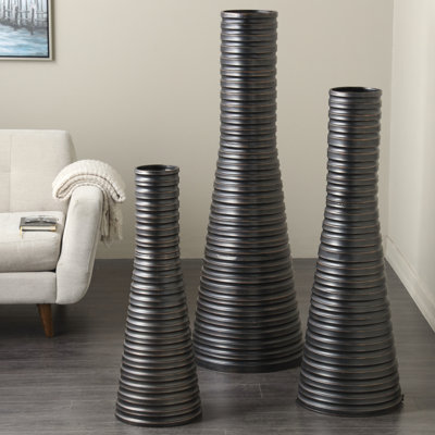 Ensemble de grands vases en bronze à rainures horizontales Colpitt