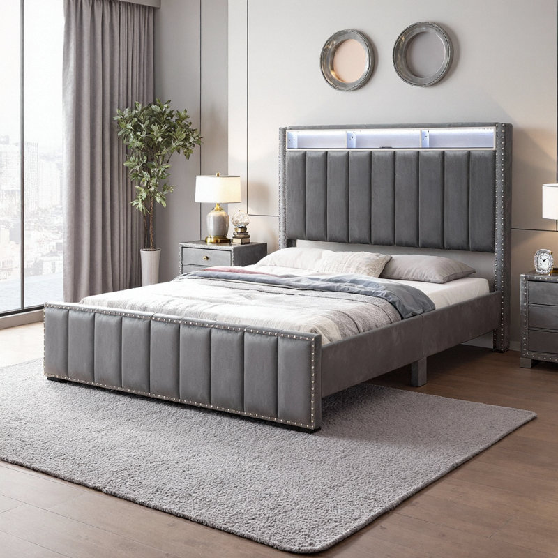 Structure de lit grand format avec tête de lit à DEL, ports USB et tissu tapissier gris foncé - Lit plateforme moderne