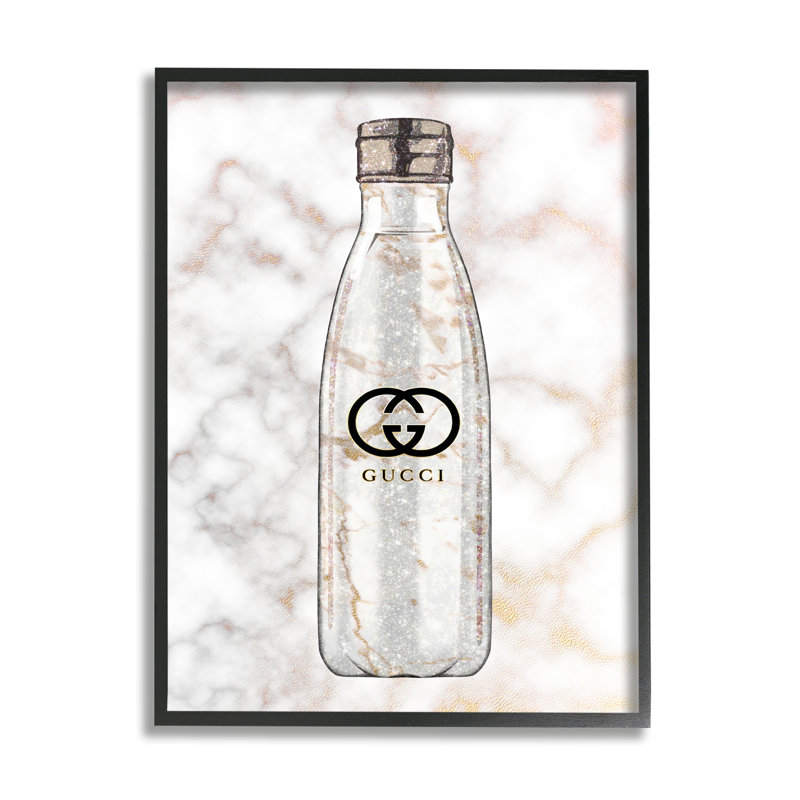 Bouteille de sport chic tendance glamour sur marbre, H 14 po x l 11 po, Giclée encadrée noir minuit