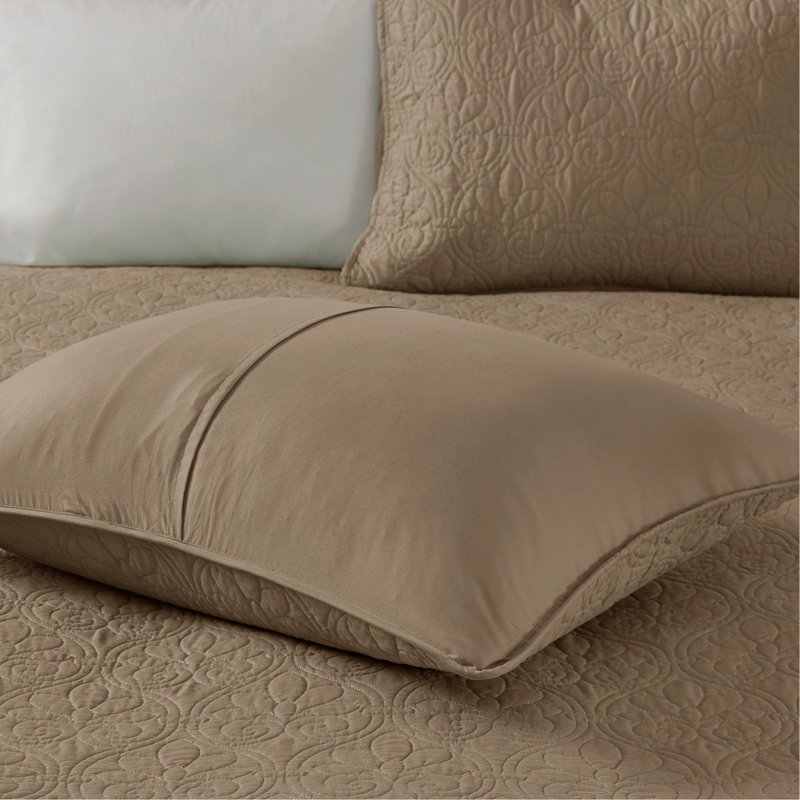 Reversible Quilt Set Mocha King/Cal King With Antimicrobial Treatment For Year-Round Comfort And Durability, Brown