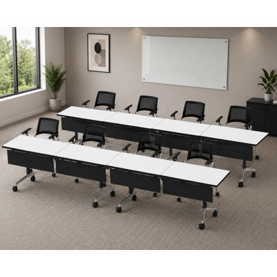 Tables de formation pliables pour 8 personnes, extra longues pour les colloques et les conférences avec plateau épais de couleur blanche, pieds pliables et boîtiers électriques intégrés.