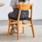 La chaise de salle à manger élégante et durable en bois massif, le petit dossier incurvé, le coussin en polyuréthane et la belle forme s'agencent parfaitement à n'importe quelle pièce et à un usage quotidien-917072013-917072002