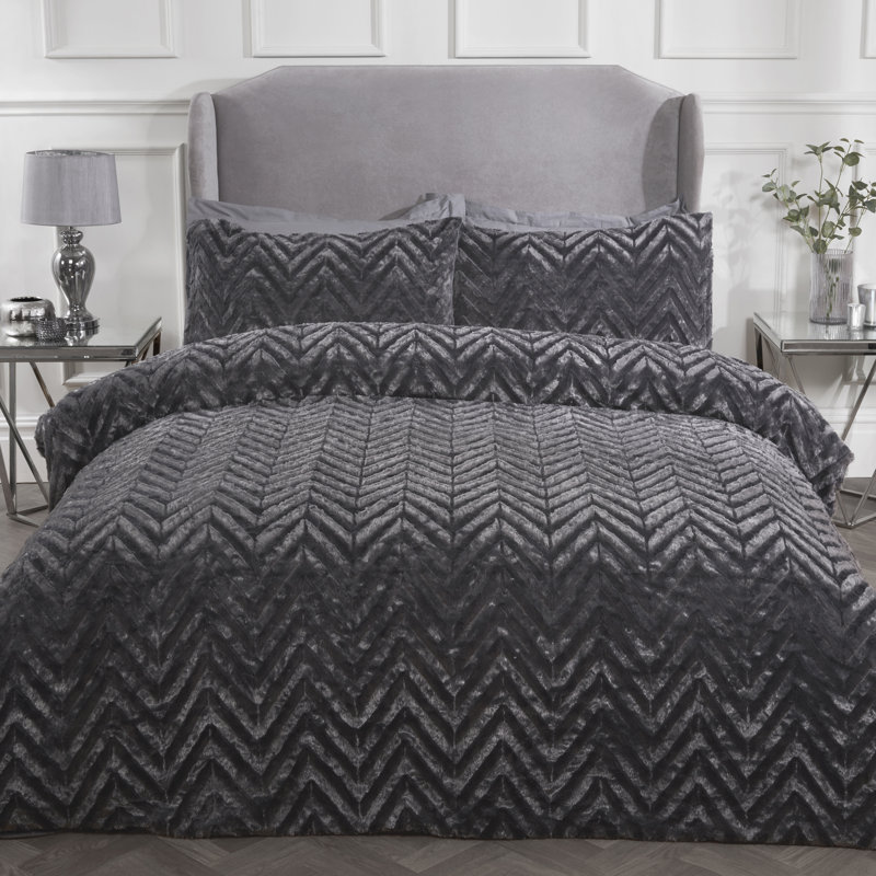 Grisella Chevron / Zig Zag Duvet Cover Set with Pillowcases, Charcoal, Single - 1 Standard Pillowcase