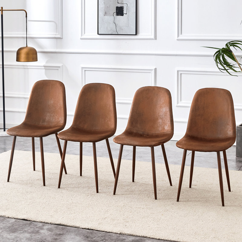 Ensemble de 4 chaises avec dossier en suède et pieds à transfert de couleur noyer - ajoutant une touche d'élégance aux chaises de style minimaliste et scandinave, mais sans tables
