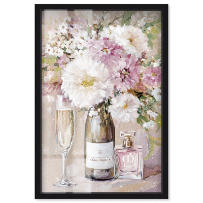 «Light Floral Champagne Vase Shadowbox Print Glam Art Prints» par Art Remedy
