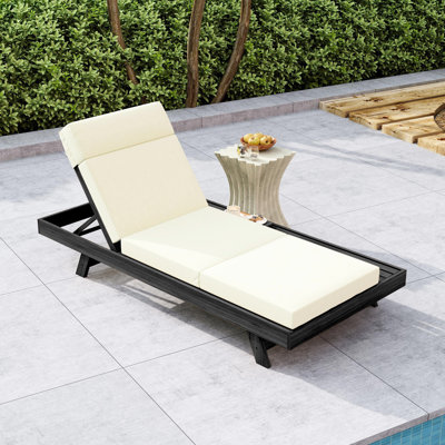 Méridienne d'extérieur en bois, coussins beige d'eau, 4 bases réglables à lattes pour la circulation de l'air, idéal pour la piscine et les zones de loisirs avec mécanisme d'inclinaison, conception ergonomique, détente idéale pour les vérandas
