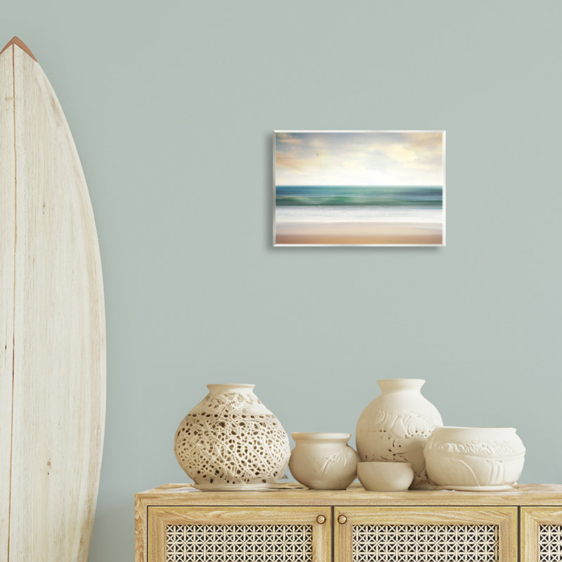 «Lone Seagull Over Beach» par Susan Arnot, H 10 po x l 15 po