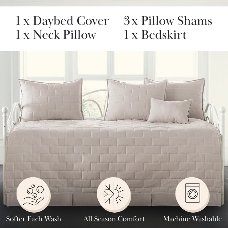 Ensemble de lit de jour 6 pièces Southshore Fine Linens Collection Brickyard, coloris Vilano Bone, en microfibre doublement brossée légère matelassée, comprenant 3 taies d'oreiller, un cache-sommier et un oreiller cervical, pour lit simple.