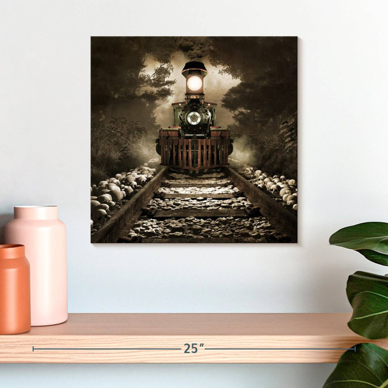 Lilie Scary Train, H 16 po x l 16 po