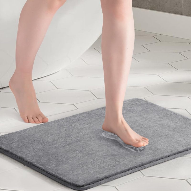 Tapis de bain épais en mousse viscoélastique, tapis de salle de bain en velours doux absorbant avec pois antidérapants, Gris