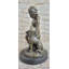 Sculpture de jeune fille avec chiot Ocracoke