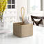 Panier en rotin et argenterie-98816367