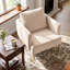 Fauteuil d'appoint moderne avec coussin de dossier, pattes en métal doré, confortable, beige.-49759768-49759771
