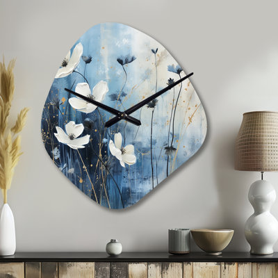 Horloge murale asymétrique en métal blanc et bleu Fields of Wildflower Beauty - Wildflowers