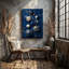 Toile, composition abstraite envoûtante avec formes fluides tourbillonnantes dans un art mural profond bleu marine et riches tons dorés, art mural sur toile-1488106326