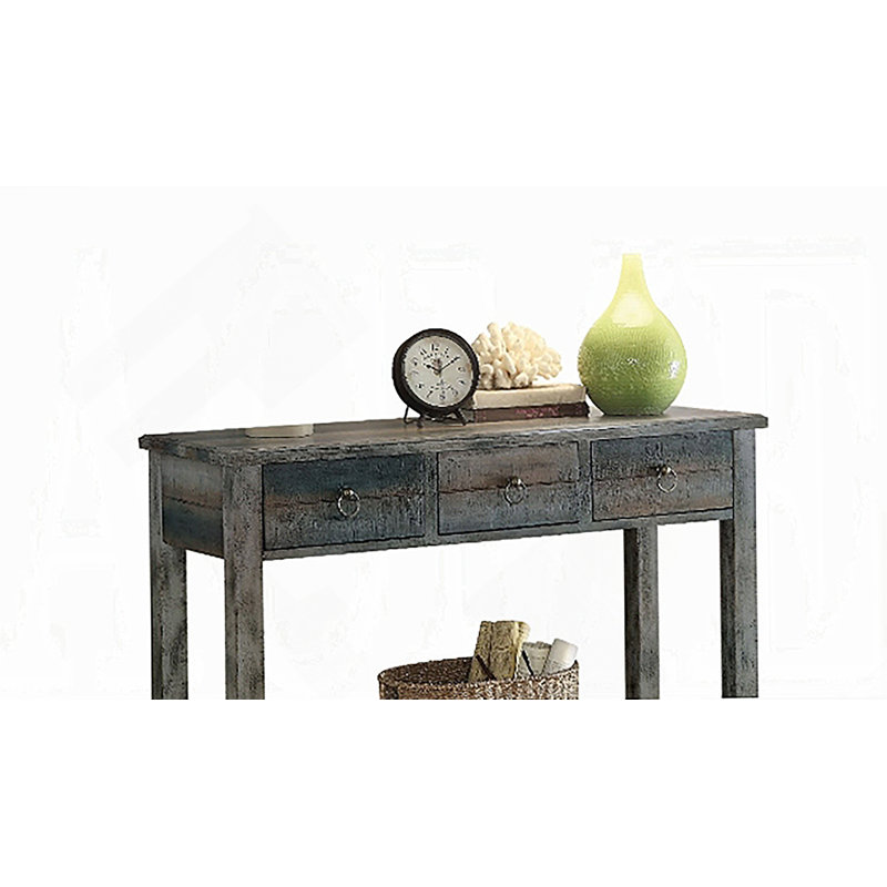 La console Glancio avec beaucoup de rangement allie charme rustique et fonctionnalité moderne pour des espaces de vie compacts.