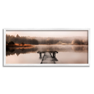 «Foggy Lake Pier», reproduction encadrée sur bois par Irene Weisz