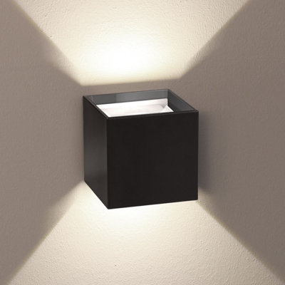 Ixa IP20 high power LED wall light