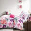Édredon pour lit double / grand lit rose avec traitement et coussins décoratifs à motif floral asymétrique
