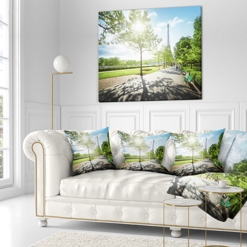Coussin Paris Eiffel Towerat Sunny Morning, 16 po x 16 po, Coussin décoratif