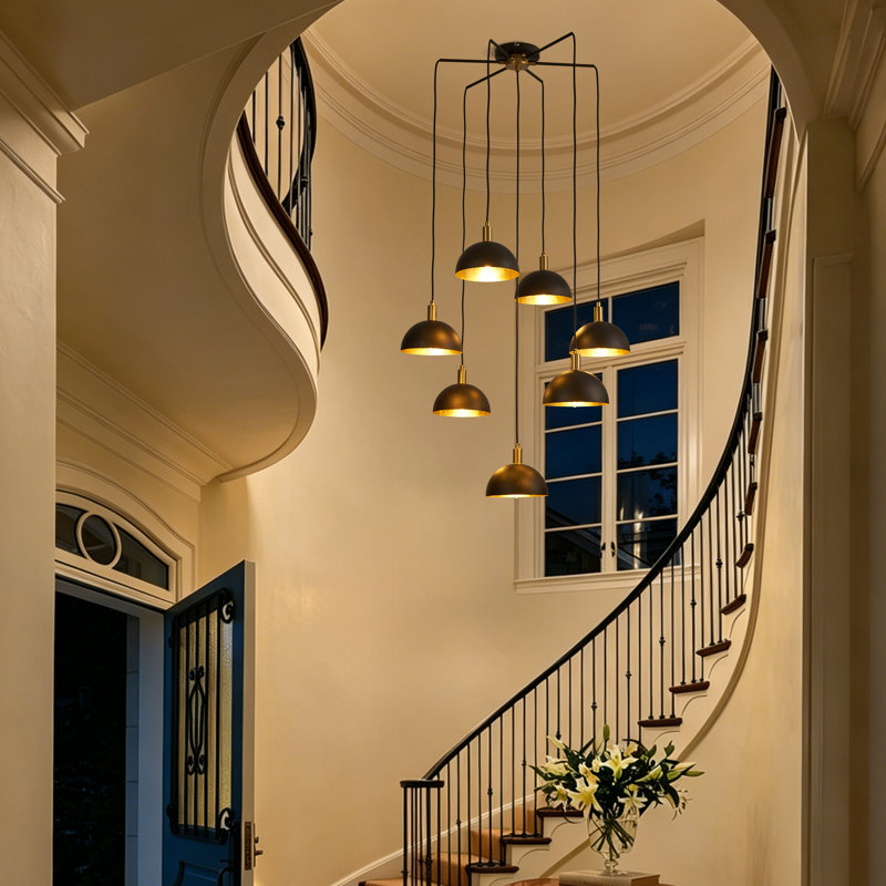 Lustre moderne à 7 lumières de 66 cm (26 po) en noir et laiton avec suspensions en forme de dôme réglables