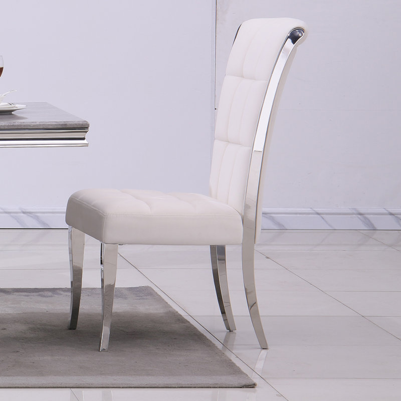 Chaise parsons en velours capitonné Mikito