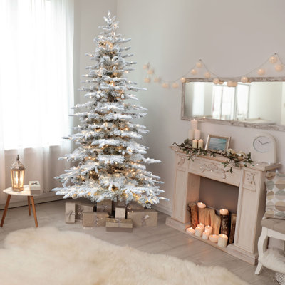 Arbre de Noël artificiel enneigé 7,5 pi avec lumières DEL blanc chaud Fraser Valley Farm