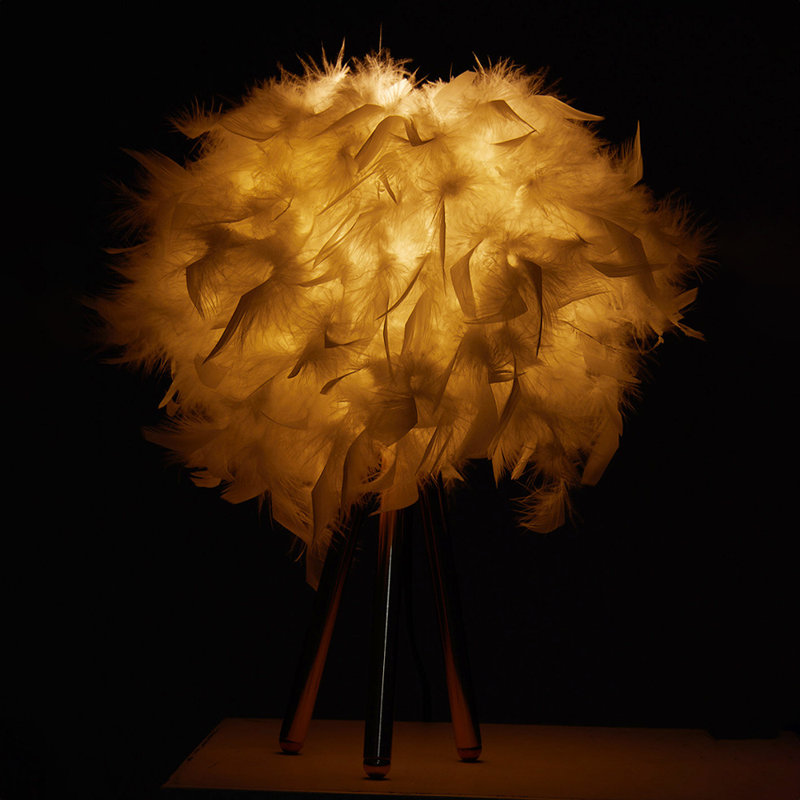 Aiumu Metal Tripod Lamp, Gold