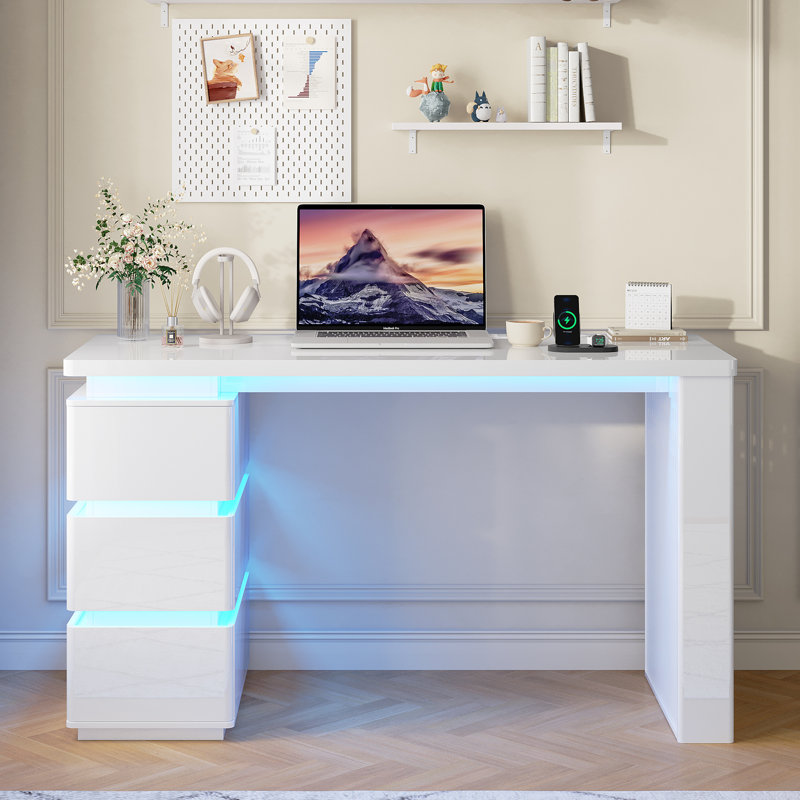 Bureau d'ordinateur de 119 cm de large avec éclairage RVB et prises électriques, bureau robuste avec tiroirs de rangement et tablette d'exposition