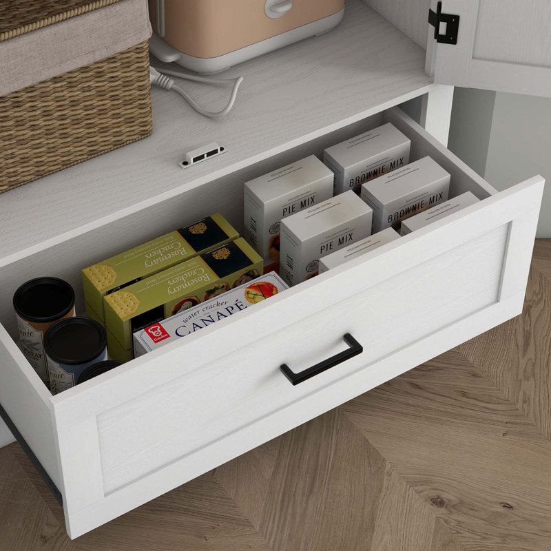 Armoire de rangement de 69 po de hauteur avec garde-manger autoportant Farmhouse, 2 portes, tiroir et tablettes réglables pour la salle à manger, blanc