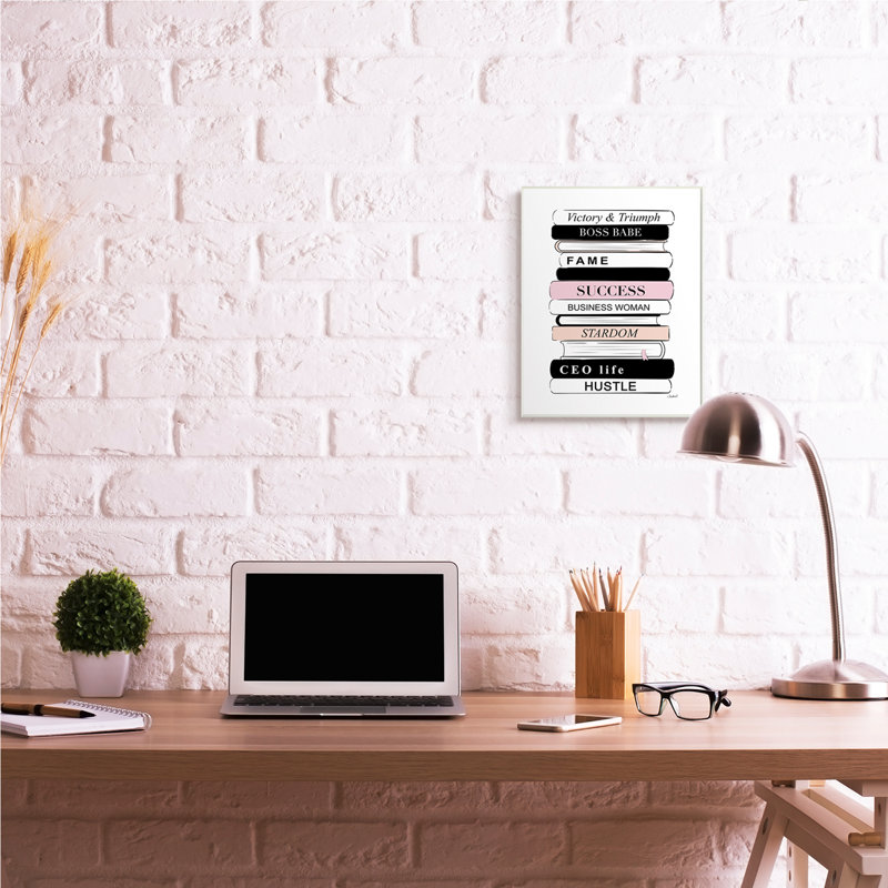 Pile de livres «Victory Triumph Boss Babe» par Martina Pavlova - impression, Plaque murale, H 19 po x l 13 po