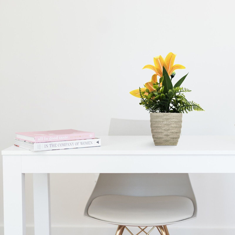 Neelan Lily Arrangement in Vase