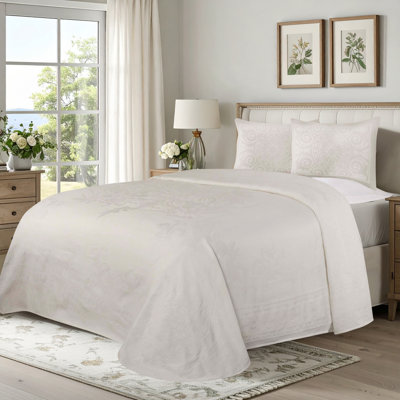 Rio Lightweight Cotton Blend Woven Jacquard Traditional Medallion Bedspread/Coverlet Set