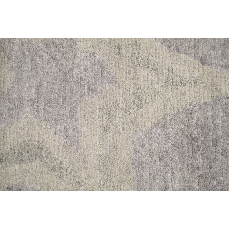 Geometric Area Rug in Light Gray/Ivory