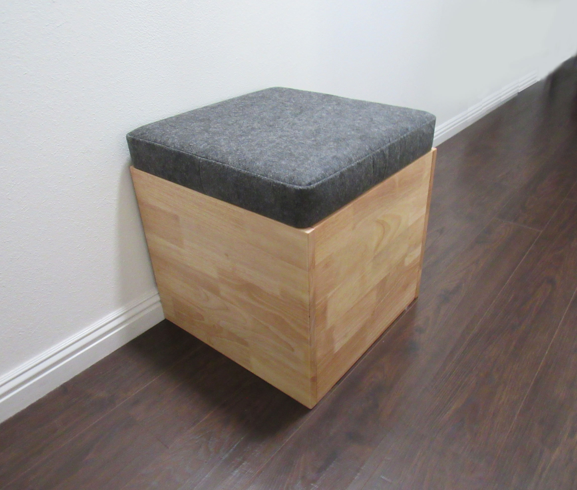 https://assets.wfcdn.com/im/23739627/compr-r85/2275/227525941/zanesfield-cushioned-top-storage-ottoman-cube-stool.jpg