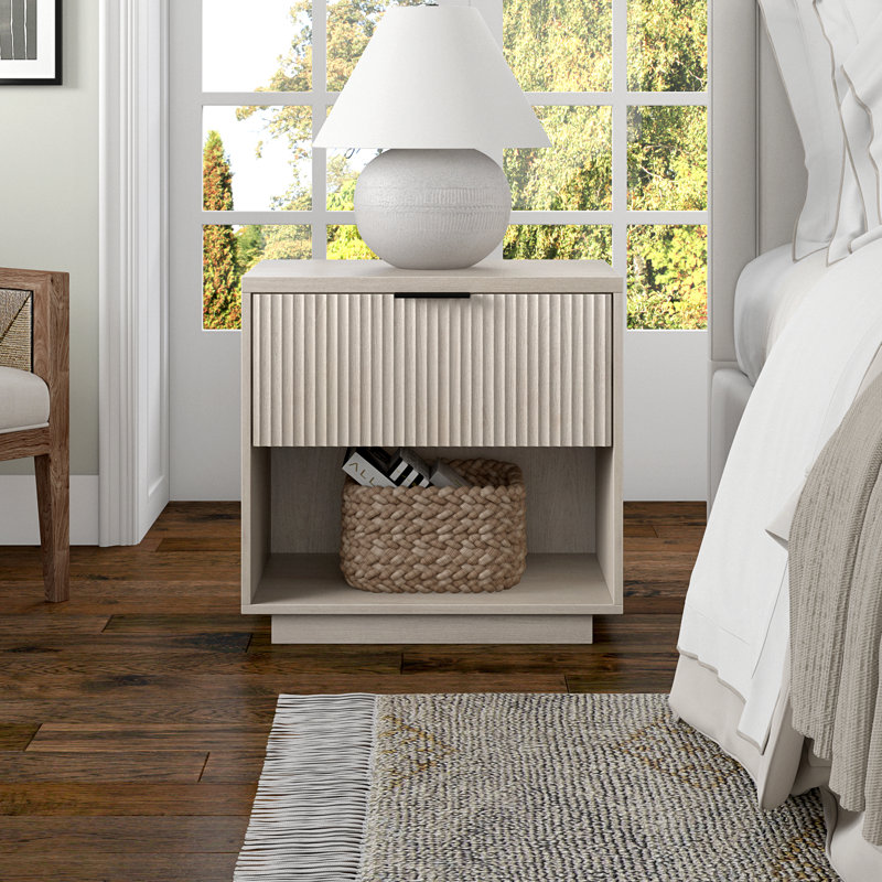 Aynslee Bedside Table, White 