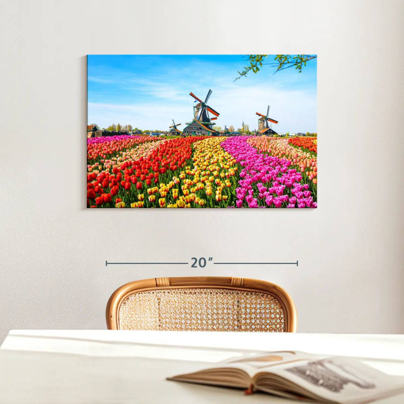 Harnek Windmills Beyond Tulips, H 16 po x l 24 po