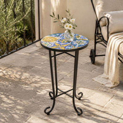 Table de bout de patio, double usage intérieur / extérieur: carreaux de céramique à motif peint avec une base en fer forgé et des pattes à volutes uniques, style champêtre français