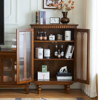 Vitrines en bois massif noisette + verre trempé